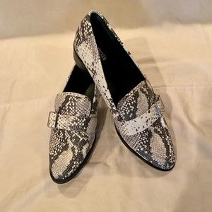Bleecker&Bond. Black/White Snakeskin Style. Sz 9.5